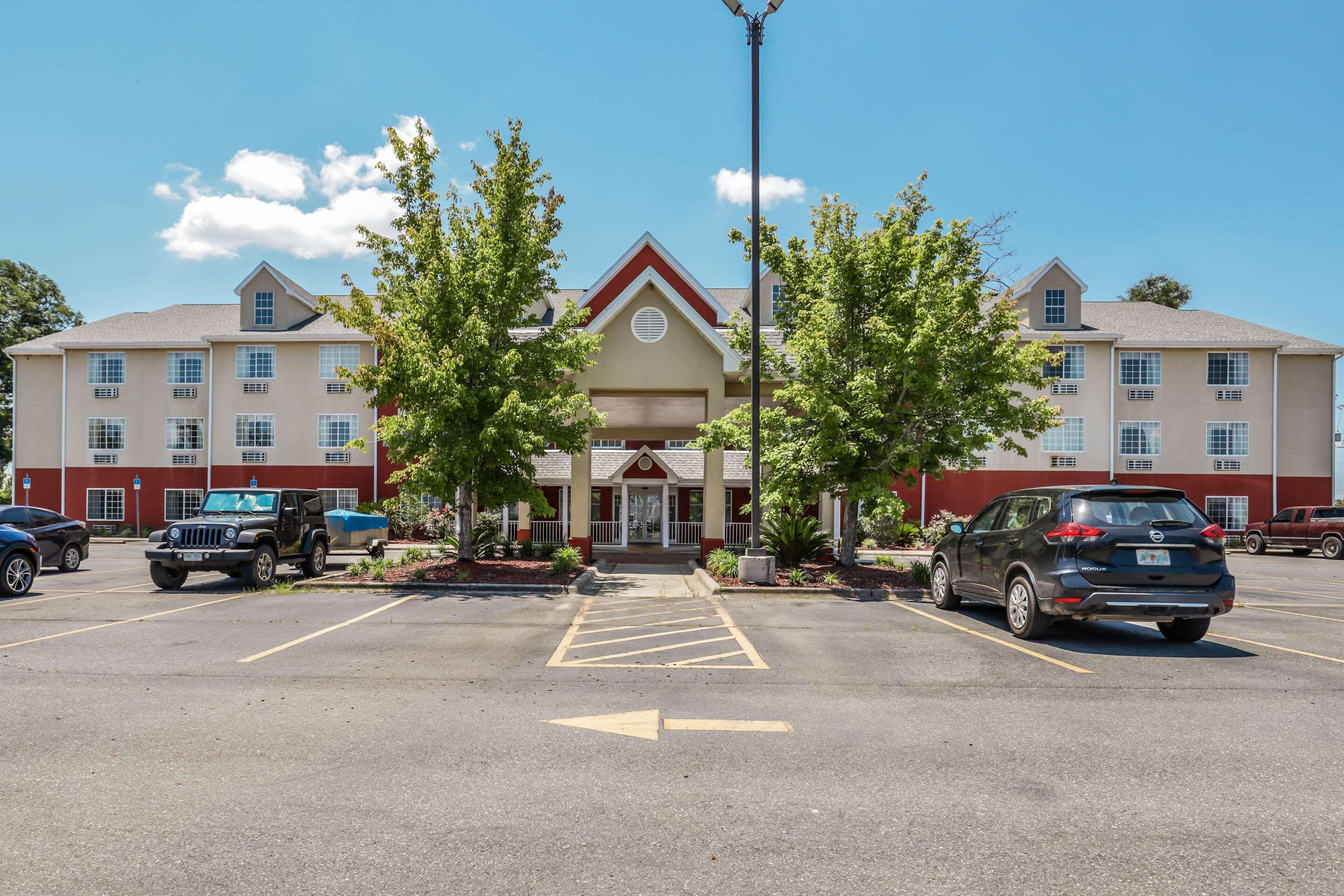 Econo Lodge Inn & Suites Marianna Exterior photo