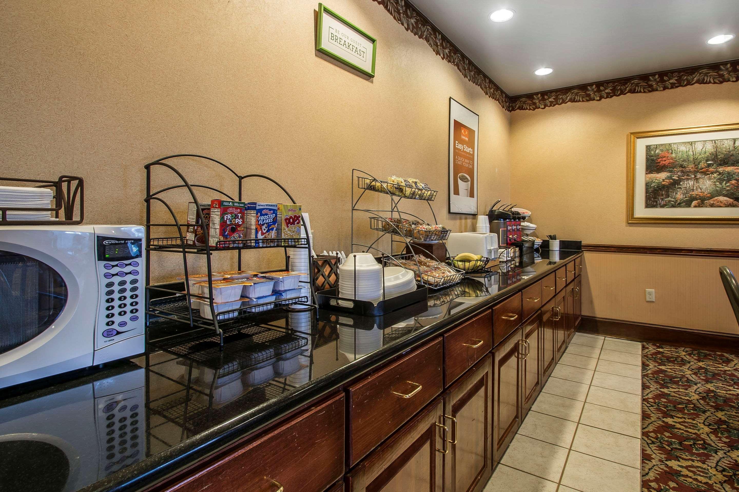 Econo Lodge Inn & Suites Marianna Exterior photo