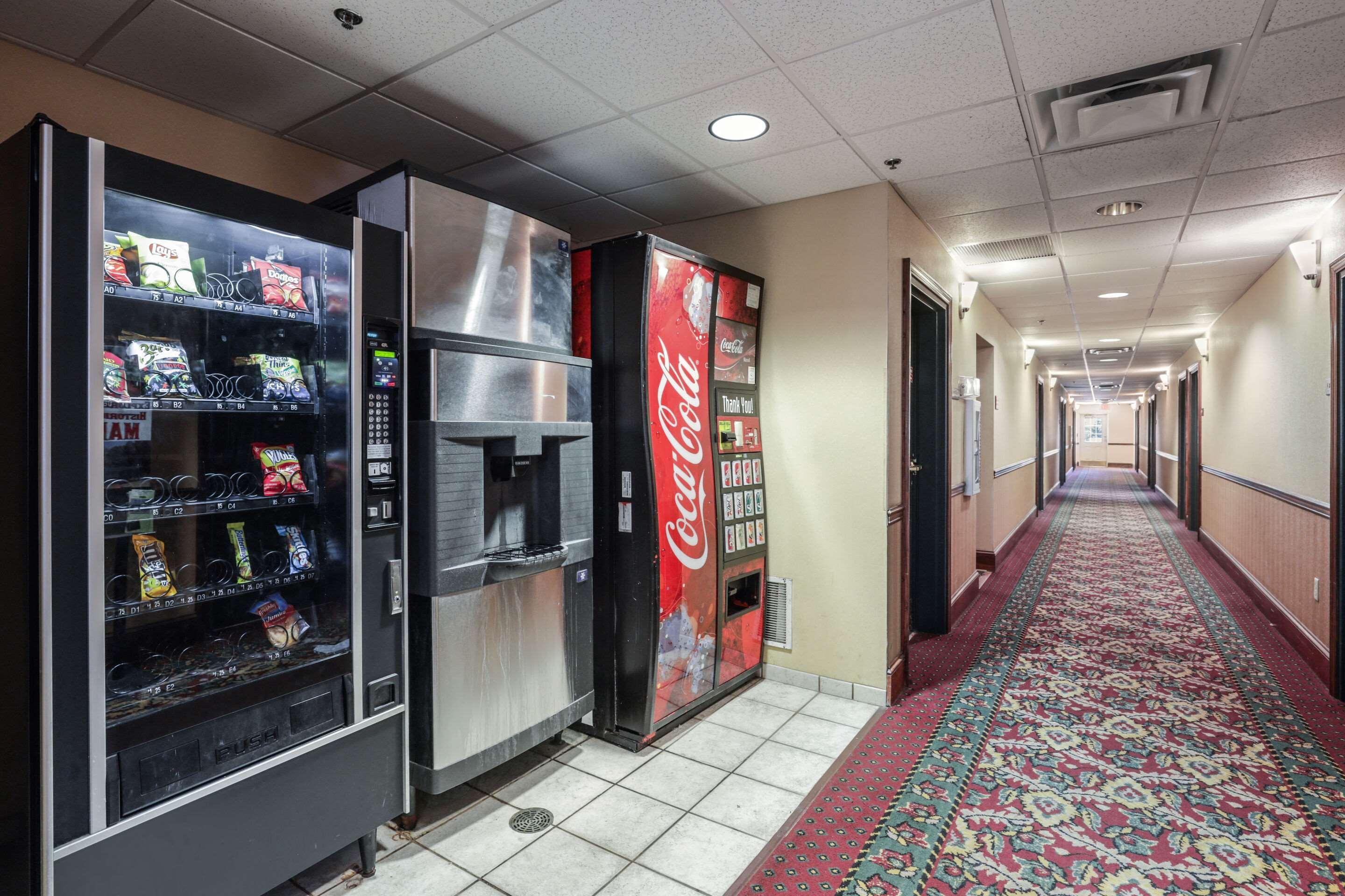 Econo Lodge Inn & Suites Marianna Exterior photo
