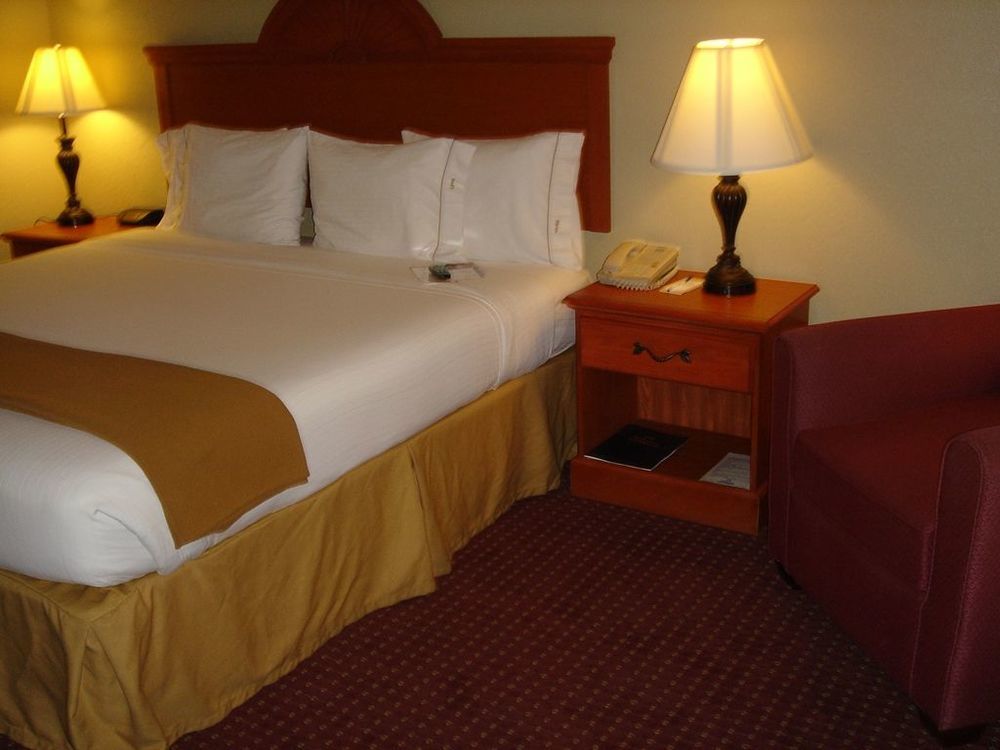 Econo Lodge Inn & Suites Marianna Room photo